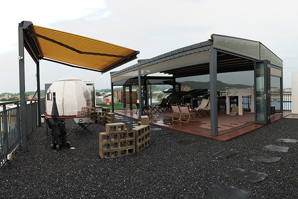 Outdoor Showroom Display